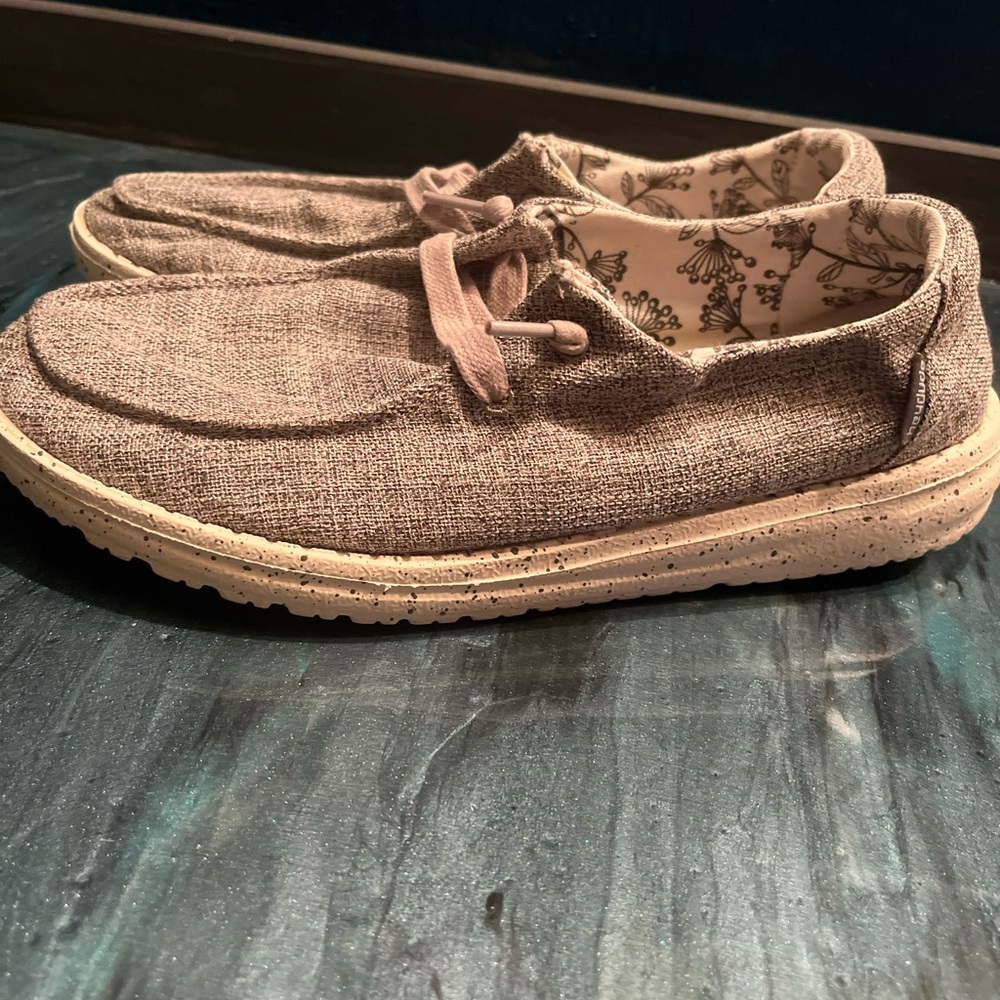 Women’s Hey Dude Size 7 EUC